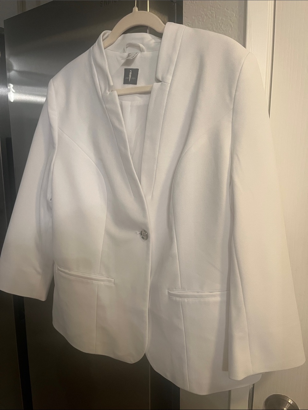 Tailored White Women's Single-Button Blazer